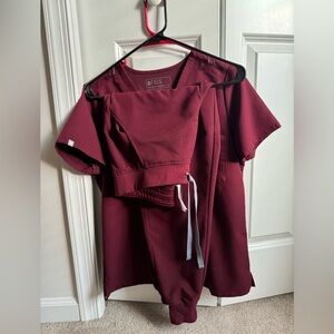 Figs burgundy scrub set. Catarina top size small, Zamora joggers size m/p